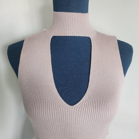 Express Ribbed Mock Turtleneck with Front Keyhole Design NWT - Picture 3 of 8